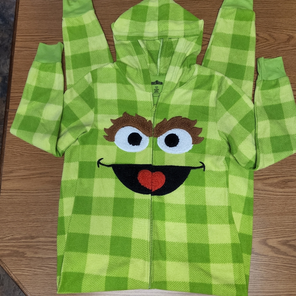 Vintage SESAME STREET OSCAR THE GROUCH One Piece Hooded PJs Non Footed Size Med